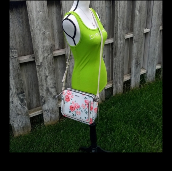 WALLET SOLD Nine West Floral Crossbody + Wallet - Picture 4 of 13
